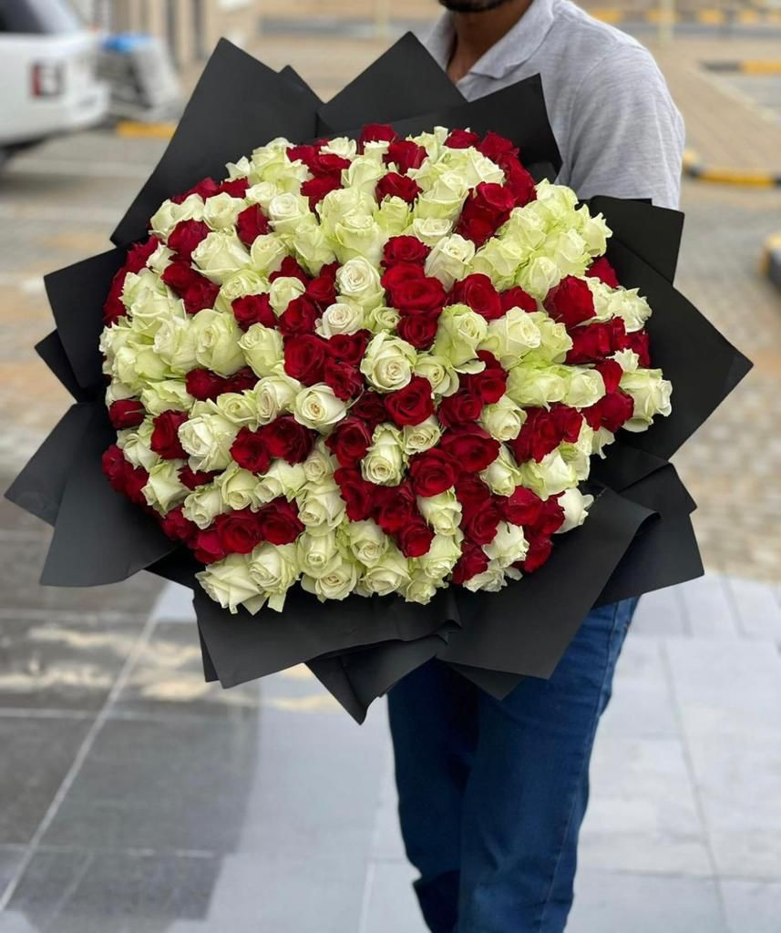 200 Mix Red and White Bouquet