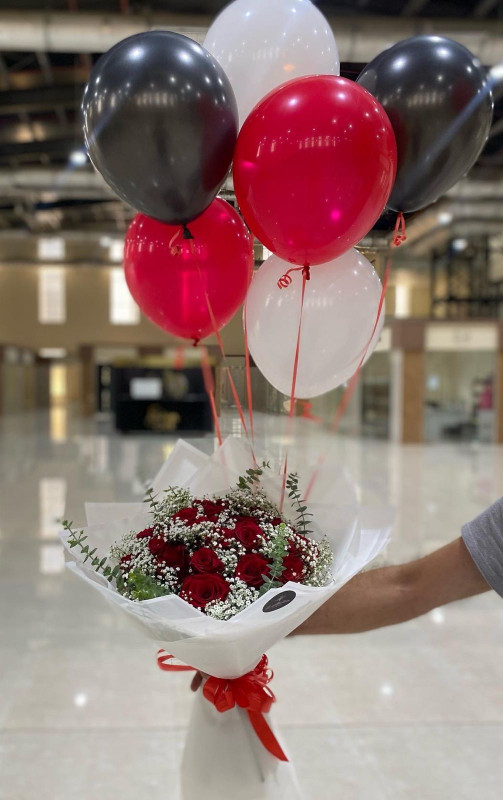 Special bouquet and balloons combo