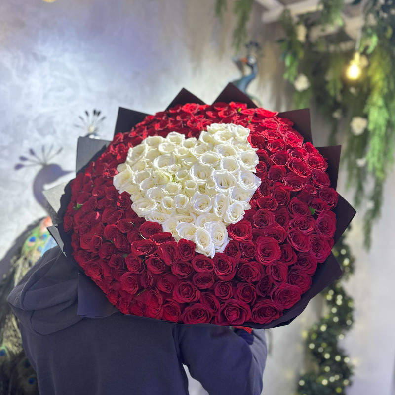 200 Heart Shape Roses Bouquet