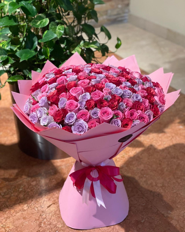 150 Mixed Roses Bouquet