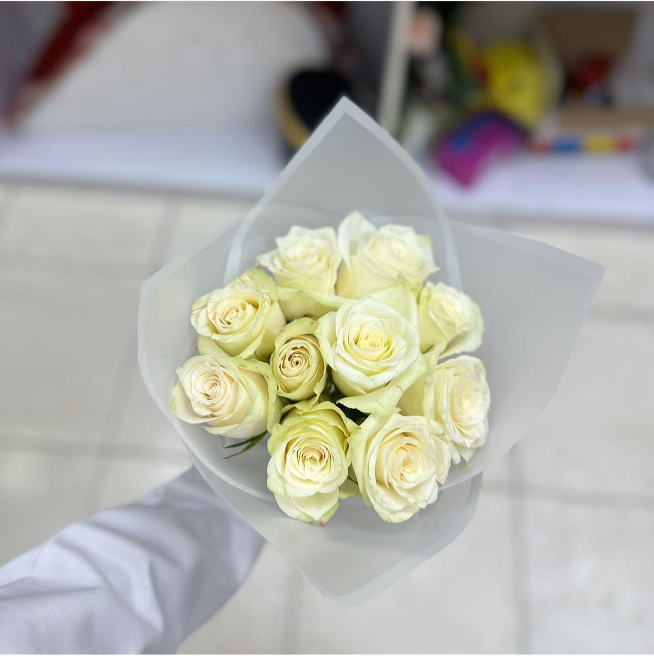 10 White Roses Bouquet