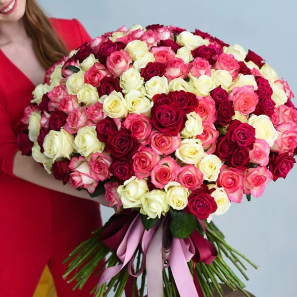 Alluring Mixed Roses Bouquet